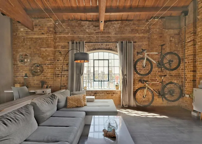 Luxurious Docklands Loft - Steps Away From Excel & Dlr - Free Parking