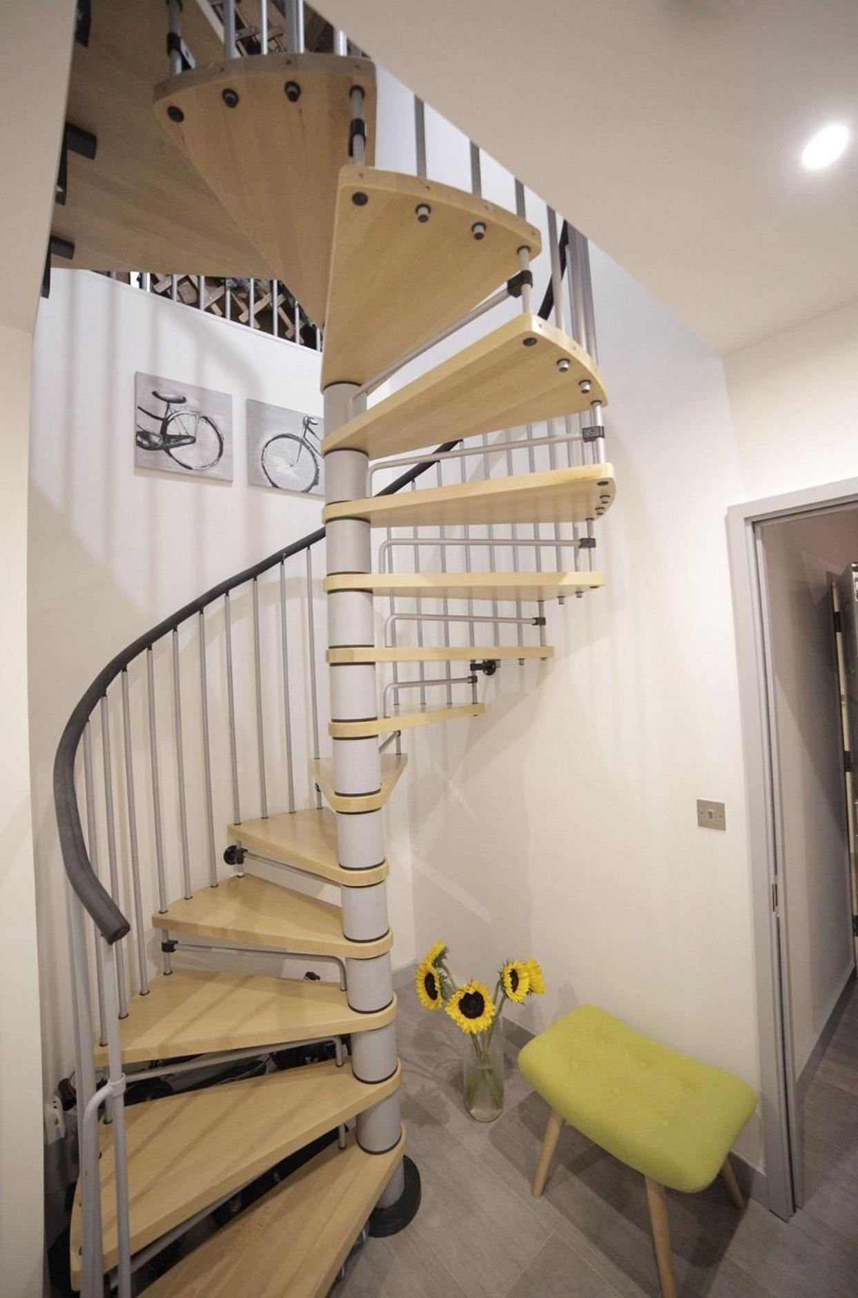 Luxurious Docklands Loft - Steps Away From Excel & Dlr - Free Parking *
