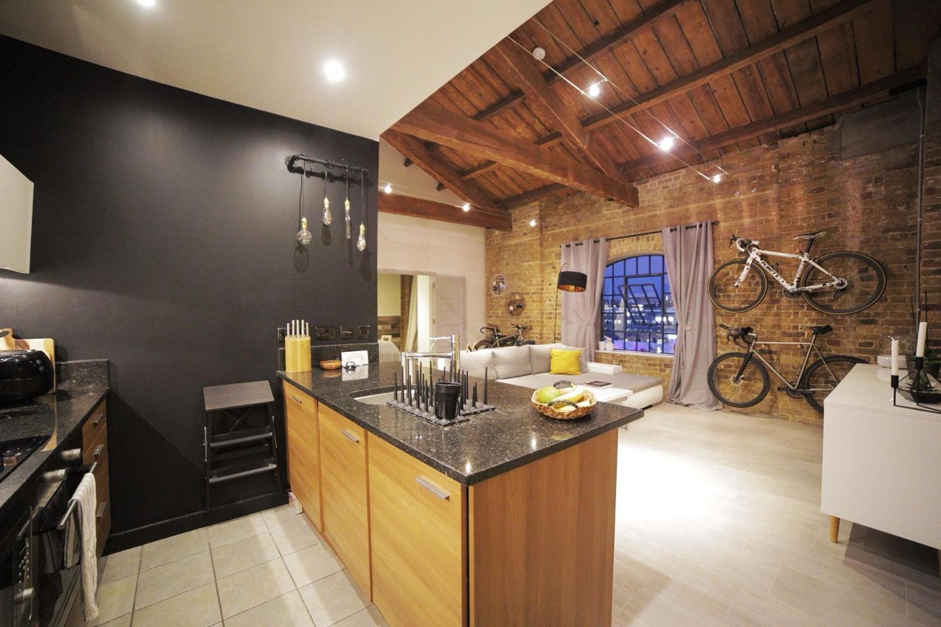 Luxurious Docklands Loft - Steps Away From Excel & Dlr - Free Parking *