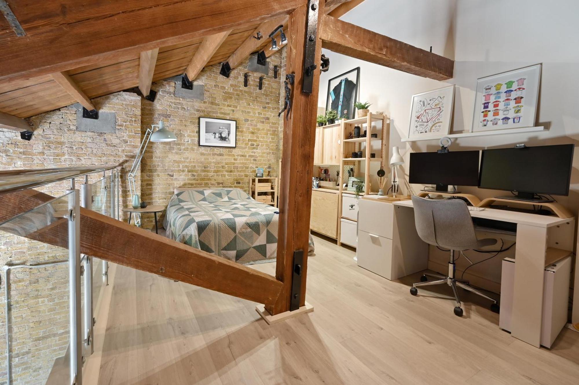 Luxurious Docklands Loft - Steps Away From Excel & Dlr - Free Parking Appartamento *